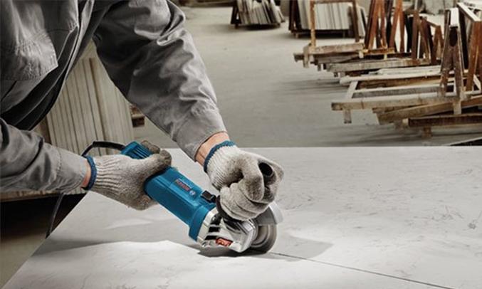 Máy cắt sắt cầm tay Bosch GWS 750-100