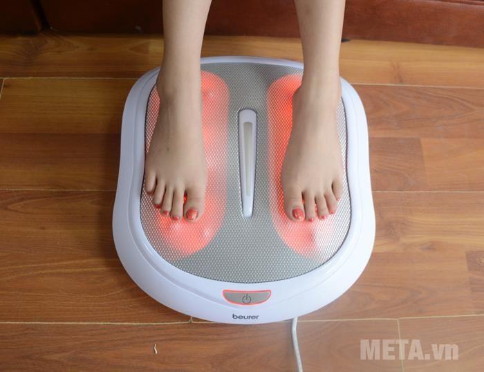 Máy massage chân Beurer FM60 giúp trị liệu các bệnh lí ở chân hiệu quả