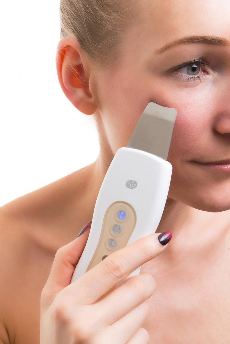 Máy tẩy tế bào chết kết hợp di tinh chất công nghệ siêu âm Utrasonic Facial RIO FASS3