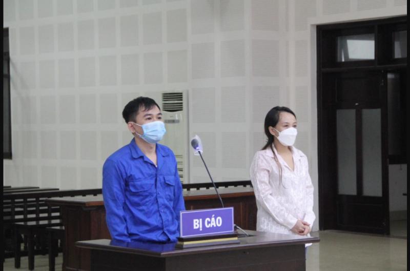 Bị cáo Phong và Vi tại phiên tòa (Ảnh: Pháp luật và Bạn đọc)