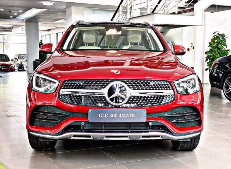 Khu vực trưng bày xe Mercedes-Benz