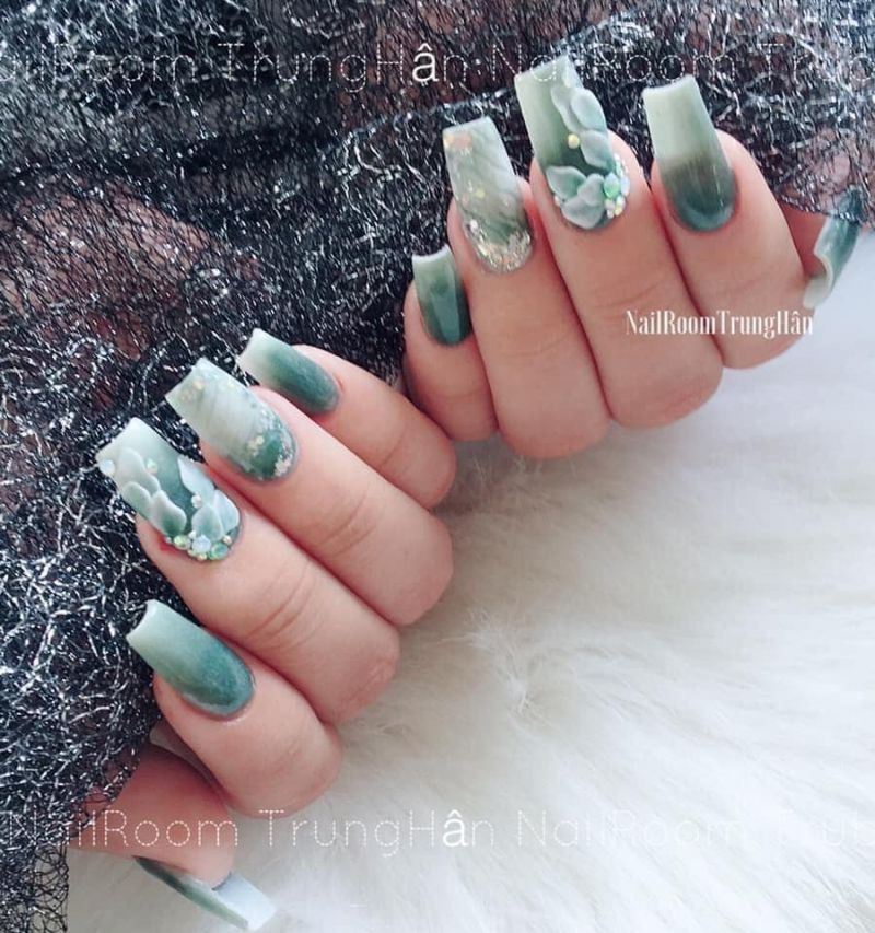 Turquoise nails - những bộ móng tay màu xanh ngọc trai sáng lấp lánh thực sự là xu hướng mới của năm