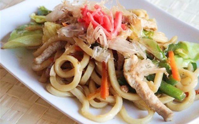 Mì udon xào thịt heo