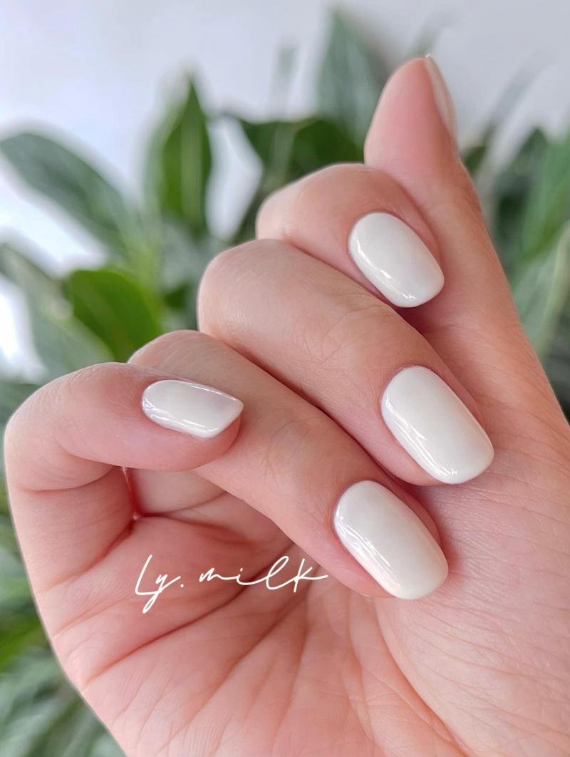 Milk Nails