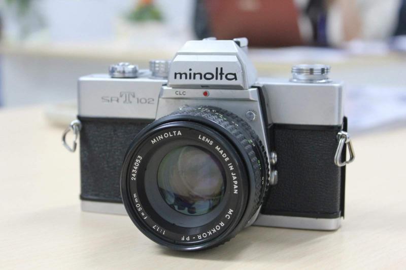 Máy minolta srt 102 với thiết kế đẹp mắt