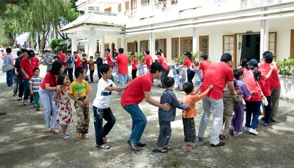 Cùng nhau tham gia các buổi hoạt động xã hội