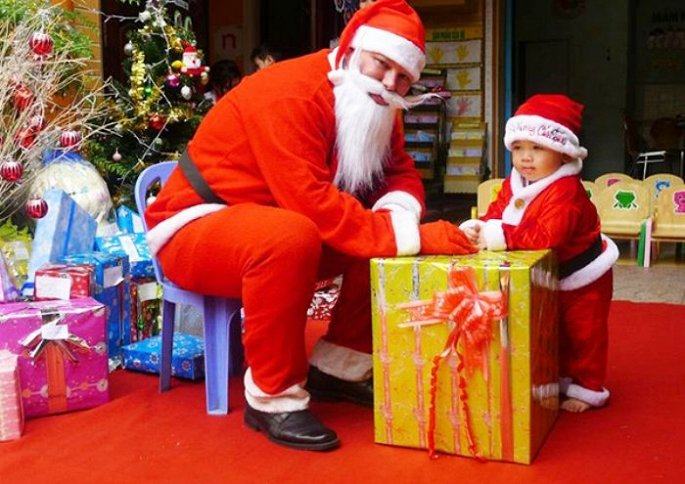 Tặng con món quà từ Ông già Noel