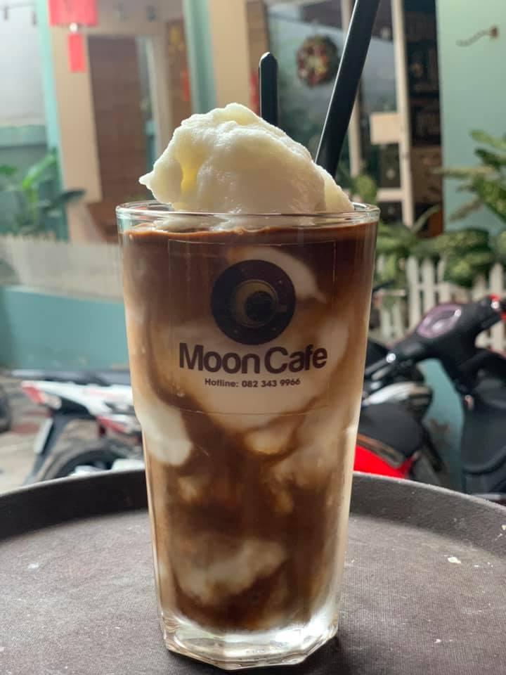 Moon cafe