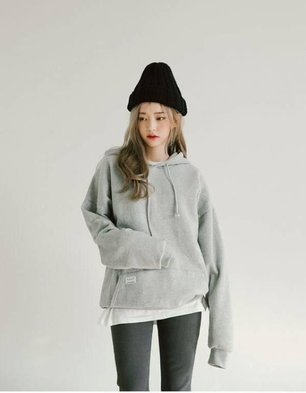 Mũ len phối với áo hoodie