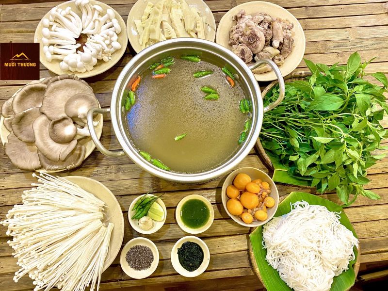 Mười Thương - Lẩu Gà Lá É Phú Yên