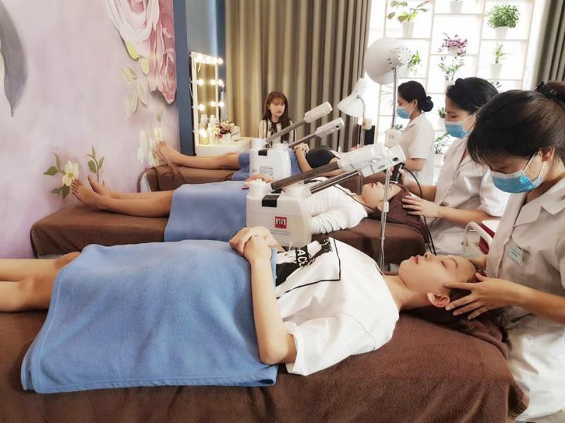 Rất nhiều khách hàng đã khỏi mụn khi đến với Mượt Spa