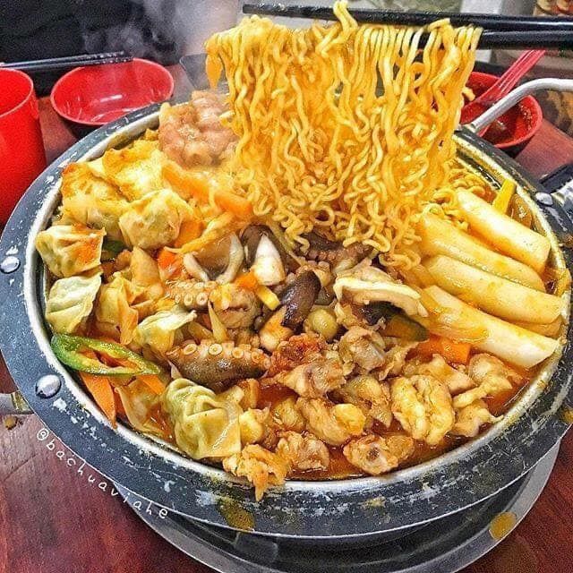 Mỳ bạch tuộc xào cay - Quán Jeju BBQ