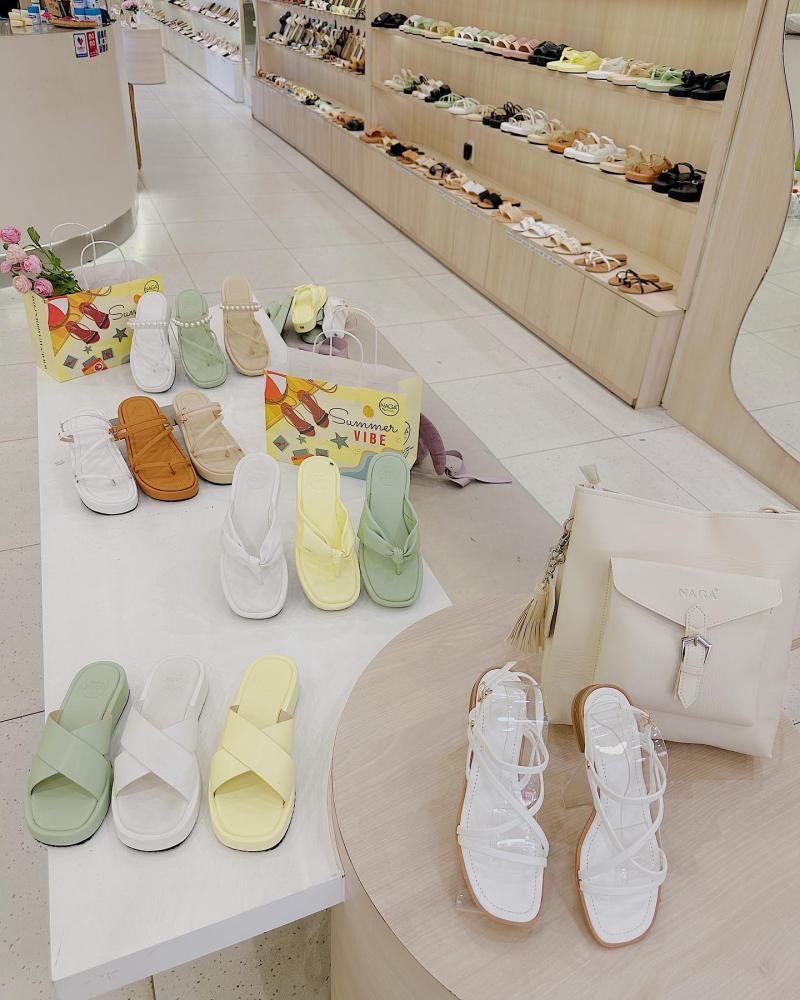 Mẫu sandal chéo cực xinh đang là xu hướng mới hiện nay