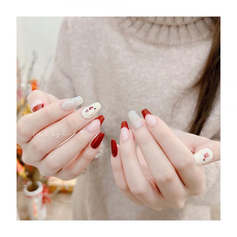 Nail by Linh