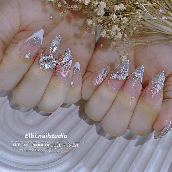 Nail Elbi sử dụng sự sáng tạo riêng của bản thân để tạo nên những sản phẩm đúng chuẩn đẹp - độc - lạ