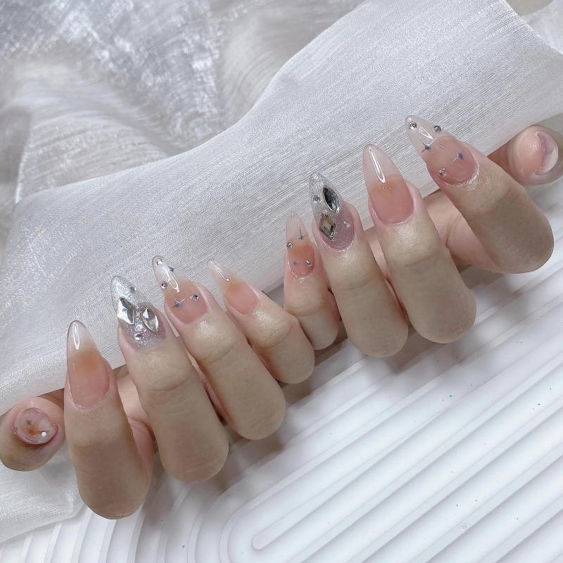 Nail Loan Nguyễn