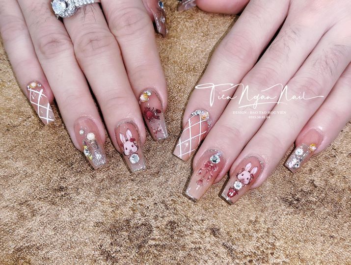 Ở Nail Tiền Ngân sự khác biệt được thể hiện rõ ràng thông qua phong cách thiết kế đầy táo bạo và mang tính đột phá