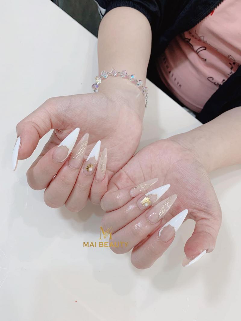 French manicure nails vẫn là một trong những phong cách làm móng tay thời thượng và tinh tế nhất trong năm