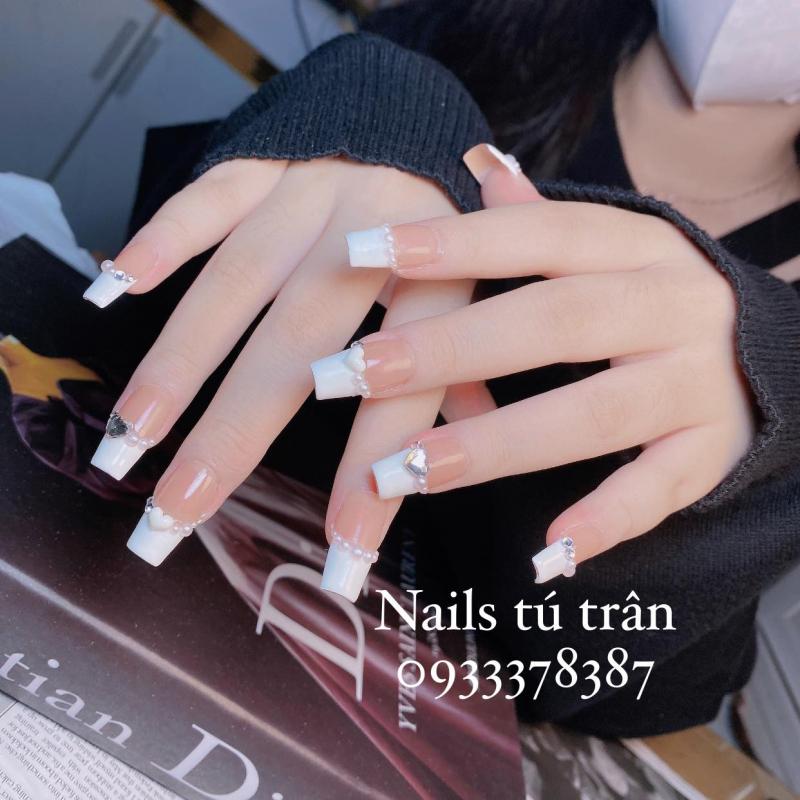 Nails Tú Trân luôn đem đến những bộ nail thật lộng lẫy