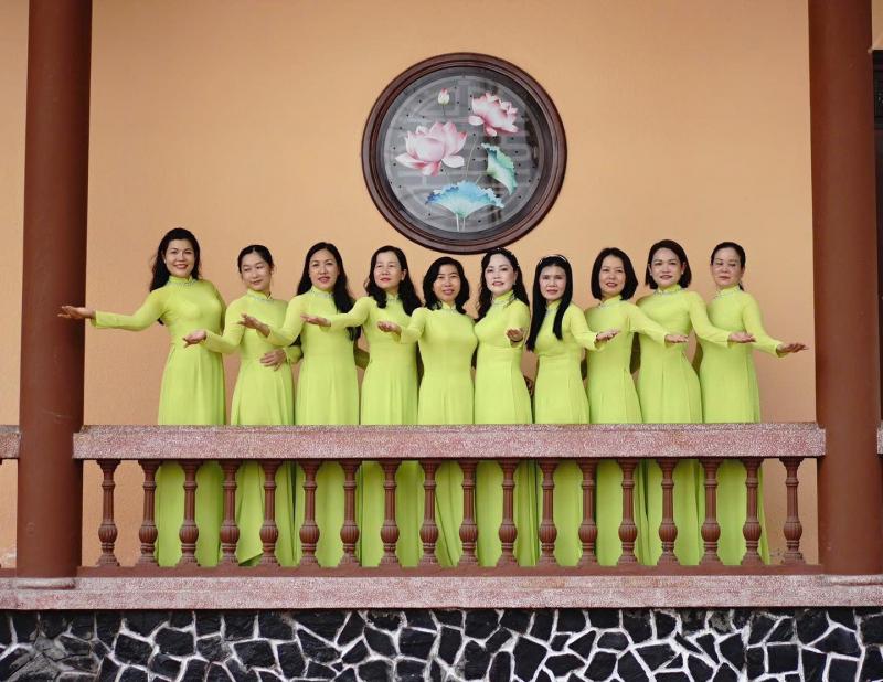 Nàng Bốn - Áo Dài Cần Thơ