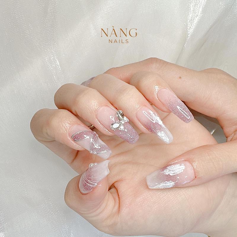 Ômbré nails có thể là sự lựa chọn hoàn hảo cho những cô nàng yêu thích phong cách tinh tế và ấn tượng. Từ nay, với công nghệ tiên tiến và thợ làm móng giàu kinh nghiệm, bạn sẽ có những bộ móng ôm tuyệt đẹp hơn bao giờ hết. Đến với chúng tôi và cảm nhận sự khác biệt ngay hôm nay!

Gội đầu nails không chỉ mang lại cảm giác sảng khoái và sạch sẽ cho tóc của bạn, mà còn tạo điểm nhấn độc đáo cho phong cách của bạn. Với những màu sắc và kỹ thuật cắt tỉa mới nhất, chúng tôi sẽ mang đến cho bạn những kiểu tóc đầy năng lượng và cá tính. Hãy sẵn sàng để trở nên thu hút và tự tin hơn với mái tóc mới của mình!