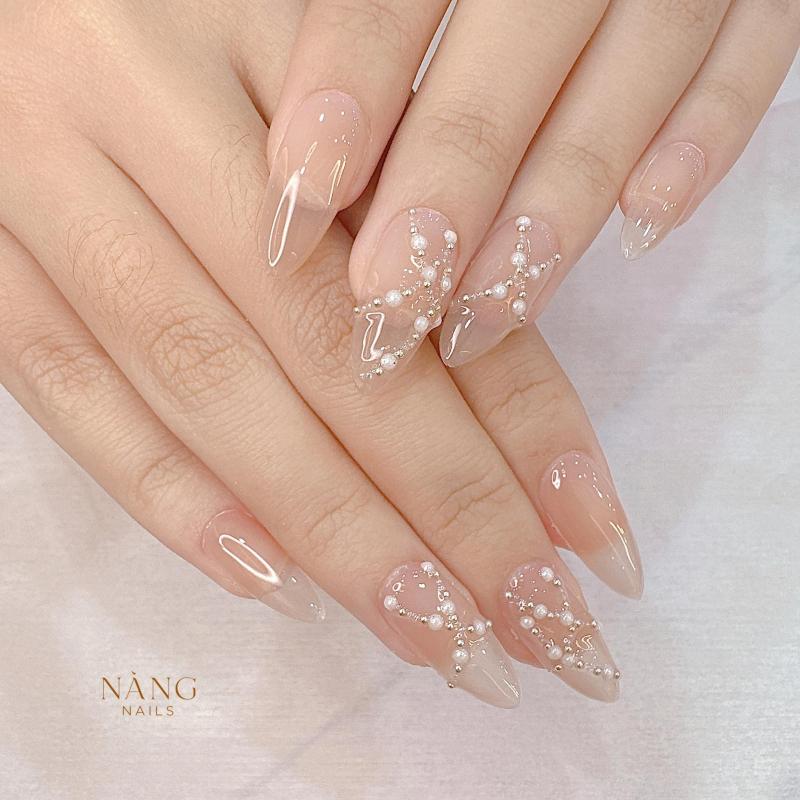 Nàng Nails  sẵn sàng tư vấn cho bạn những mẫu nail thật thời thượng, phù hợp với bạn để có thể đem lại trải nghiệm khách hàng tốt nhất