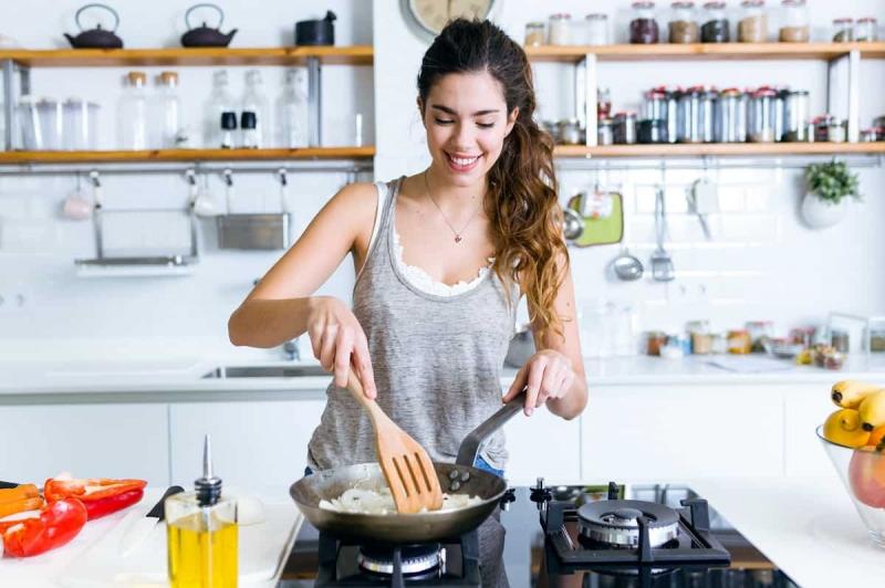 Công việc nấu ăn bình thường có thể là cực hình với chúng ta. Nhưng khi đang bị stress thì nấu ăn đột nhiên lại trở thành một việc làm được ưa thích.