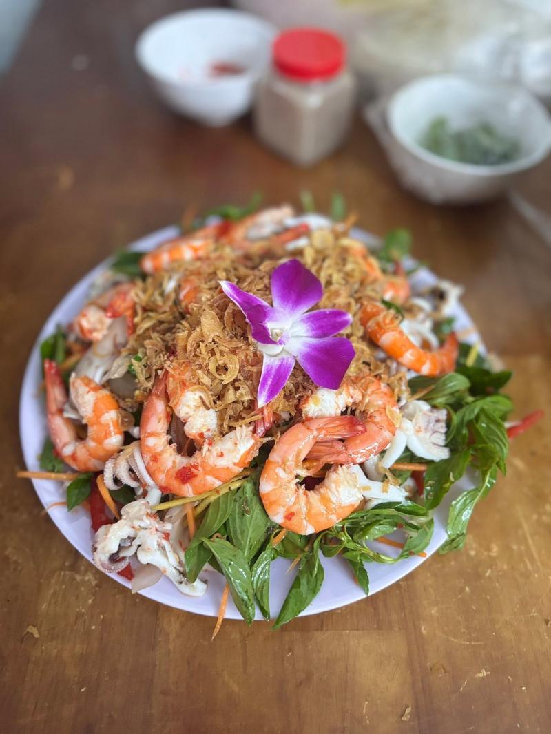 Nấu tiệc tại nhà Khánh Tây