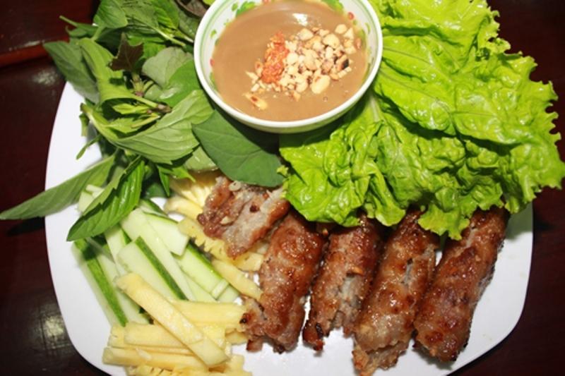 Quán nem nướng ngon nổi tiếng nhất Sài Gòn, địa chỉ cụ thể