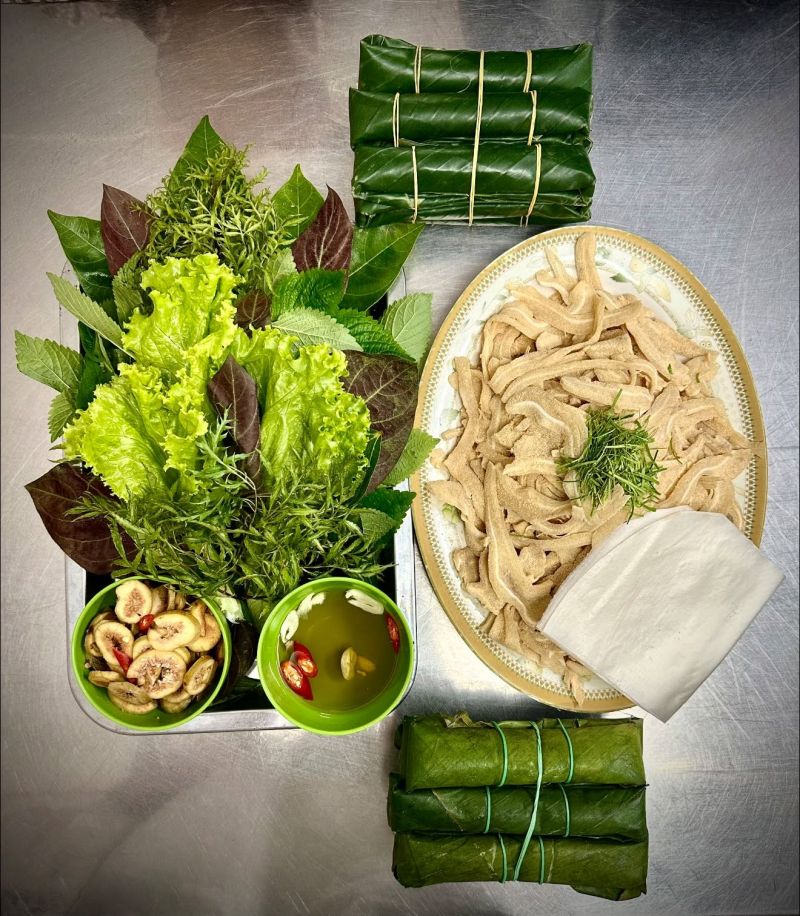 Nem tai Bà Hồng