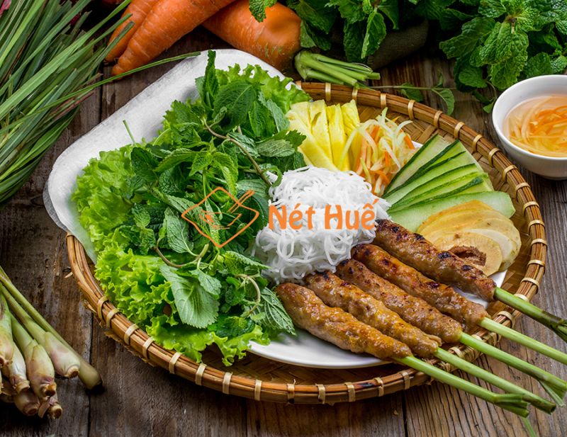 Món ăn vặt không nên bỏ lỡ tại phố Hàng Bông, Hà Nội