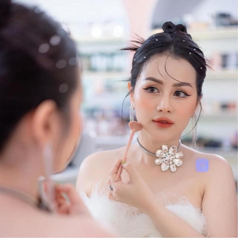 Nga Hoàng Make up