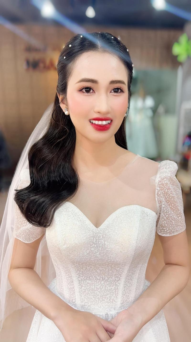 Nga Hoàng make up