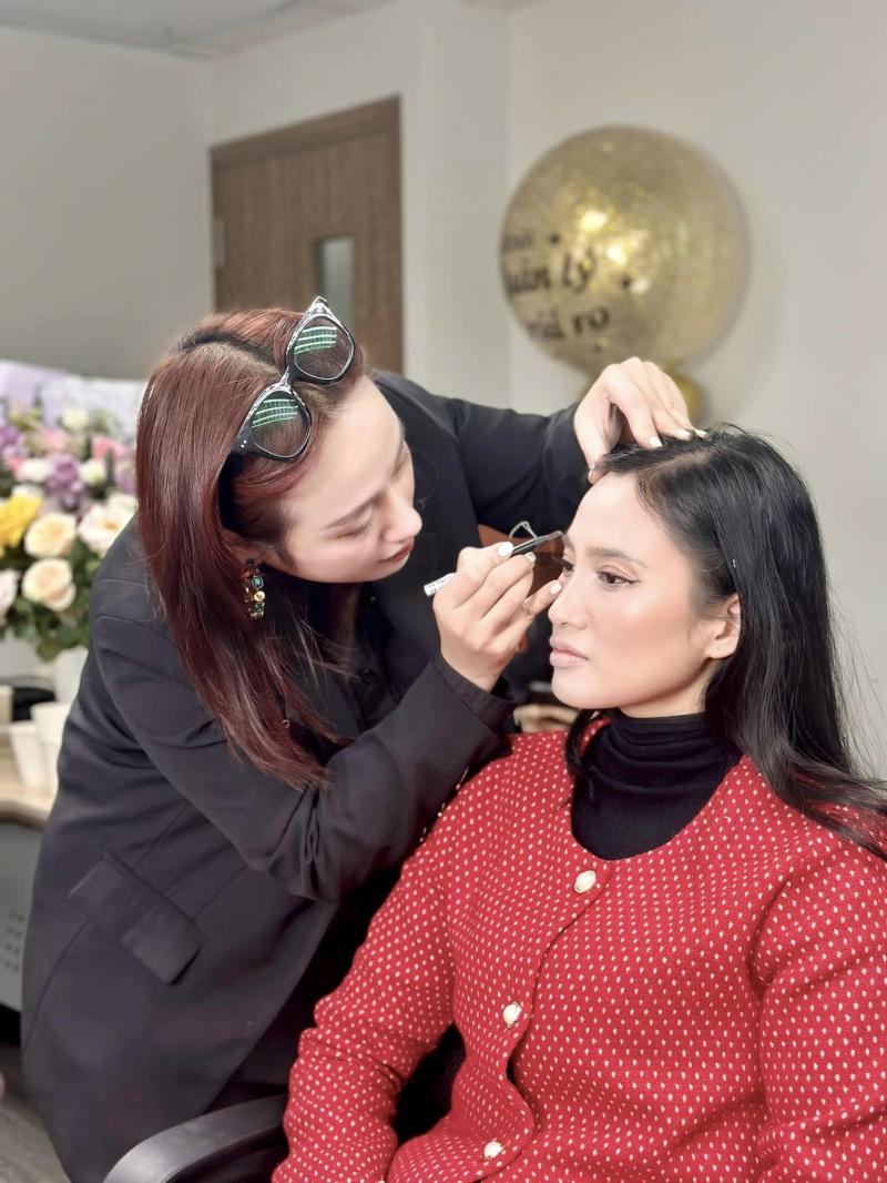 Nga Nguyen Makeup Artist