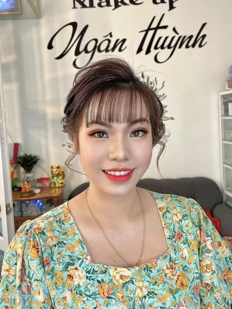 Ngân Huỳnh make up