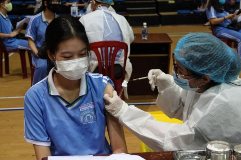 Quy trình tiêm vaccine cho học sinh tại trường THPT được đảm bảo an toàn (Ảnh: Internet)