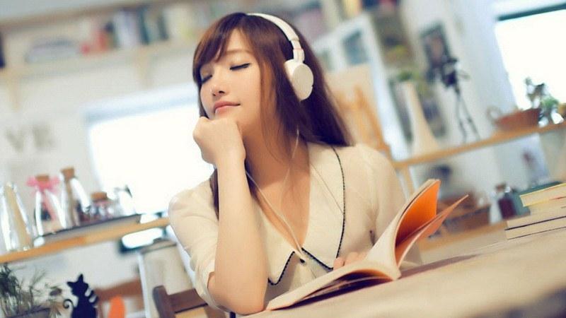 Nghe nhạc thư giãn trước khi ngủ sẽ giúp bạn có giấc ngủ sâu hơn