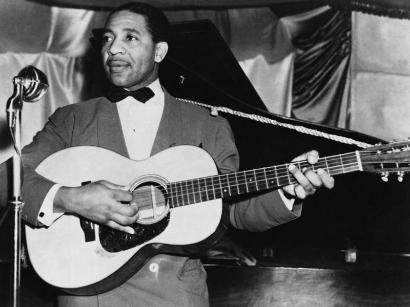 Nghệ sĩ guitar Lonnie Johnson