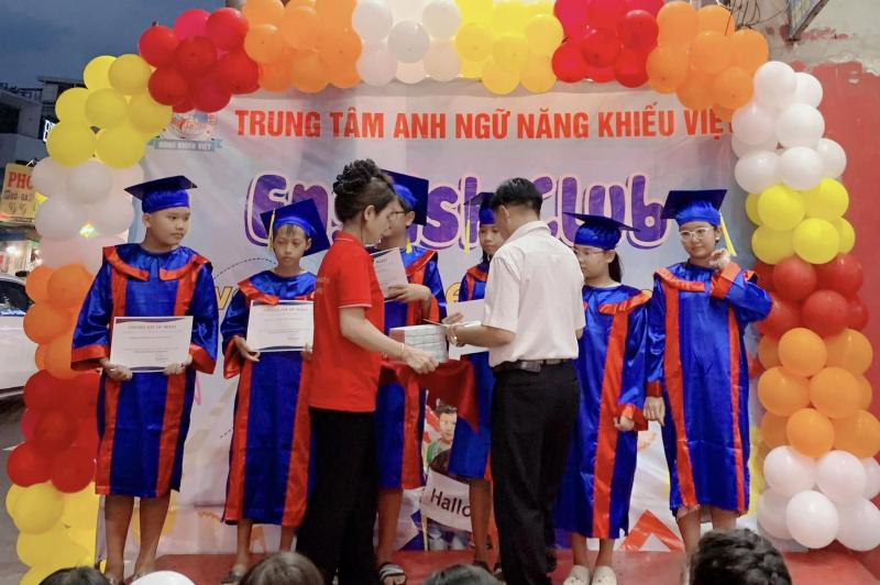 Ngoại ngữ Năng Khiếu Việt