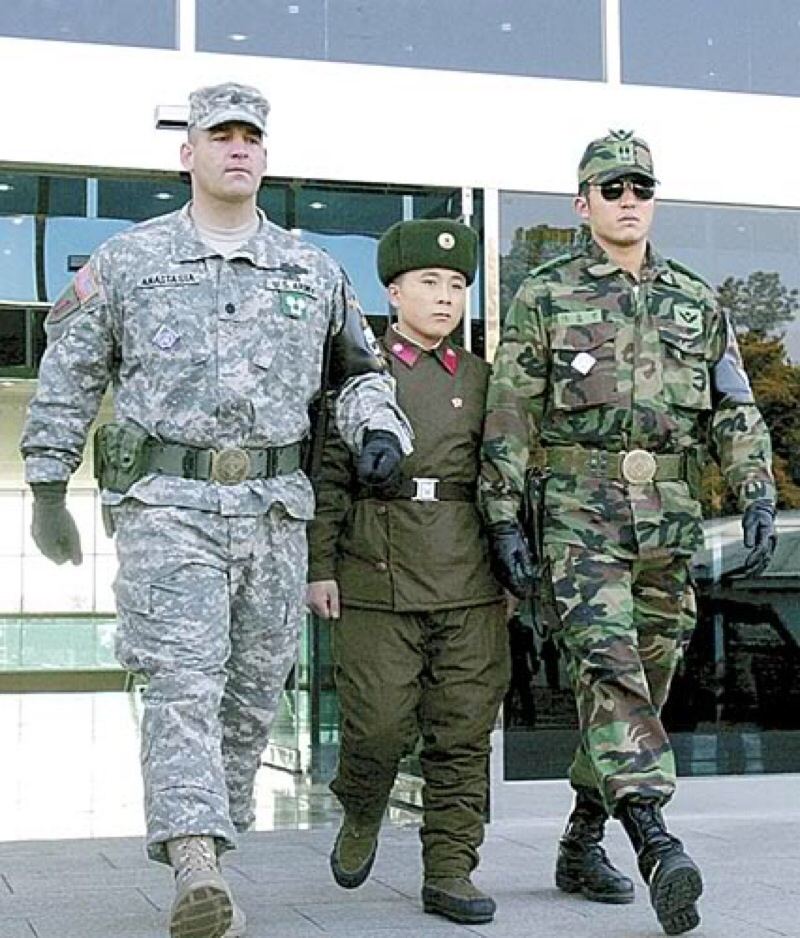 Sự chênh lệch chiều cao giữa người quân nhân Triều Tiên và Hàn Quốc