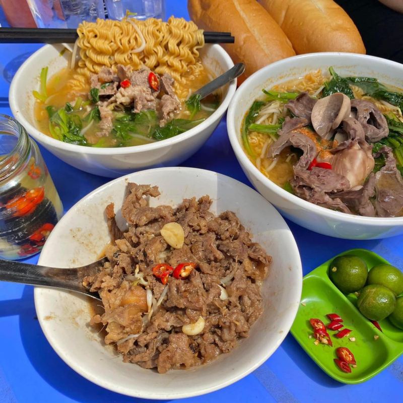 Nguyên Anh - Bánh Mì Sốt Vang, Mì Tim Bầu Dục Chua Cay