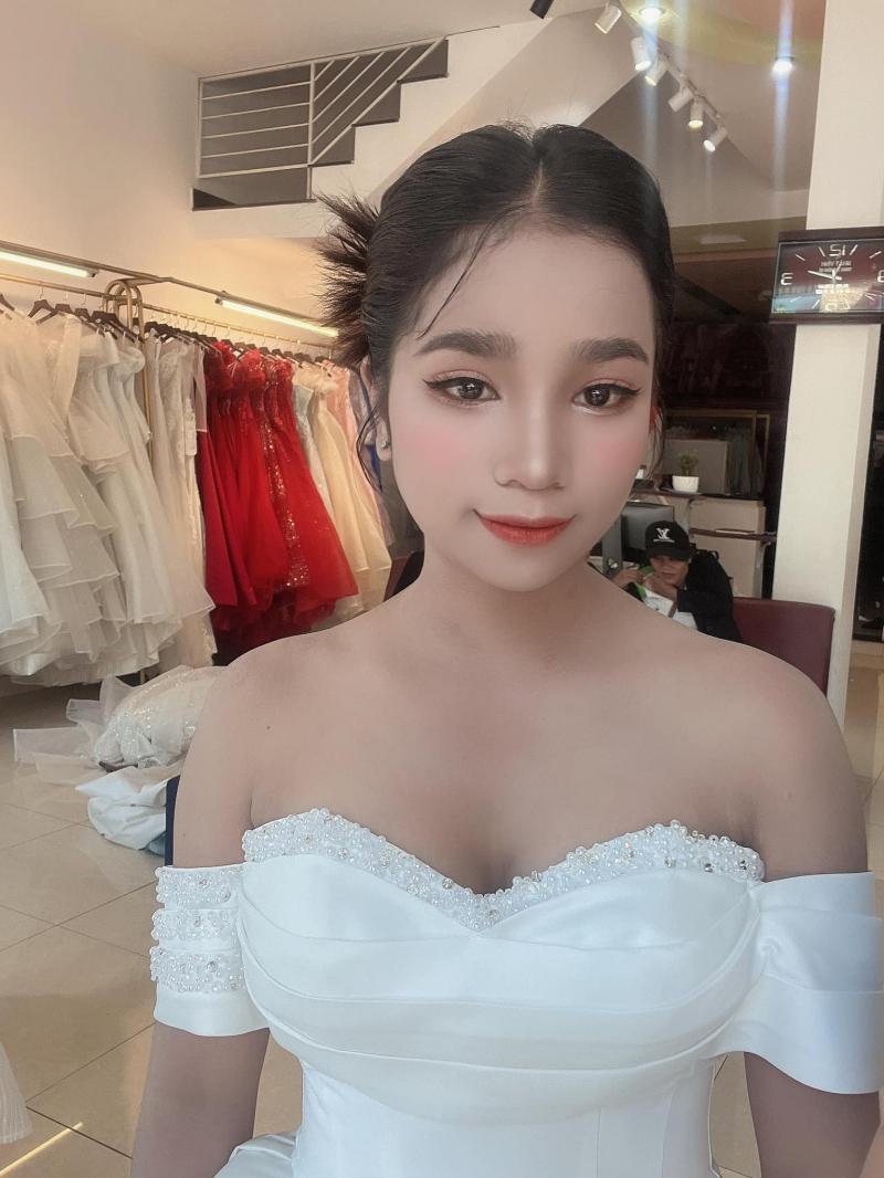 Nguyễn Hà Make Up (Áo Cưới Thanh Hiếu)