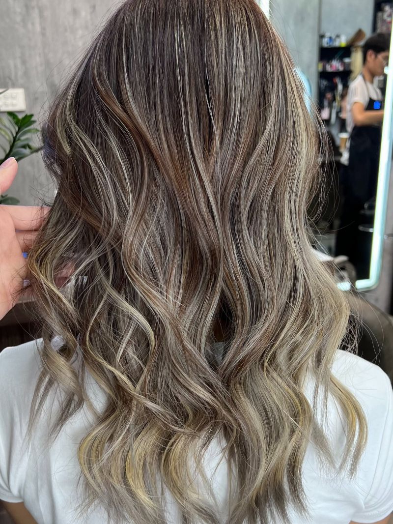 Nguyễn Hưng Hair Salon