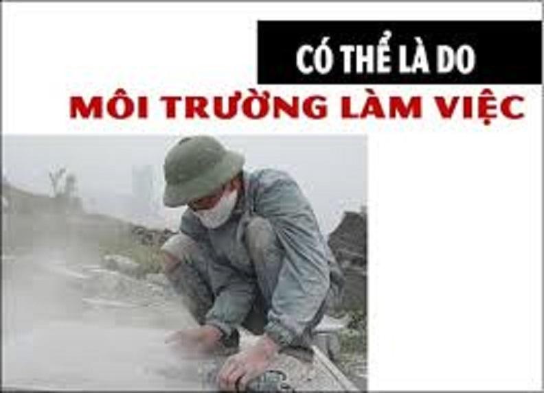 Môi trường làm việc ô nhiễm kèm theo hóa chất độc hại như xi măng là nguyên nhân gây bệnh chàm