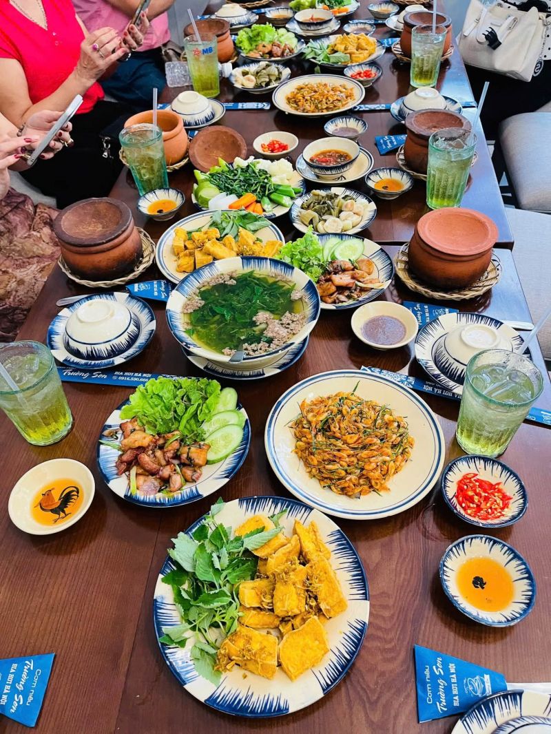 Nhà hàng Cơm Niêu Trường Sơn