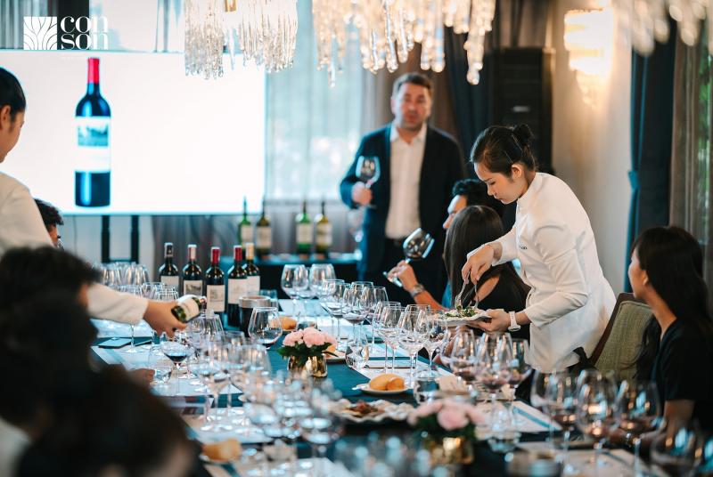 Nhà Hàng Côn Sơn