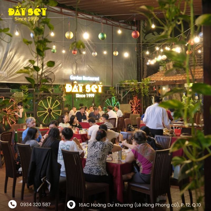 Nhà Hàng Đất Sét