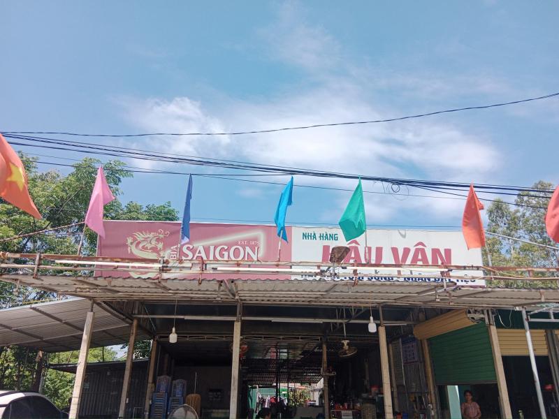 Nhà Hàng Hậu Vân