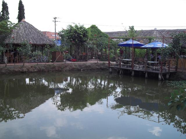 Nhà hàng hồ câu Xuân Quế