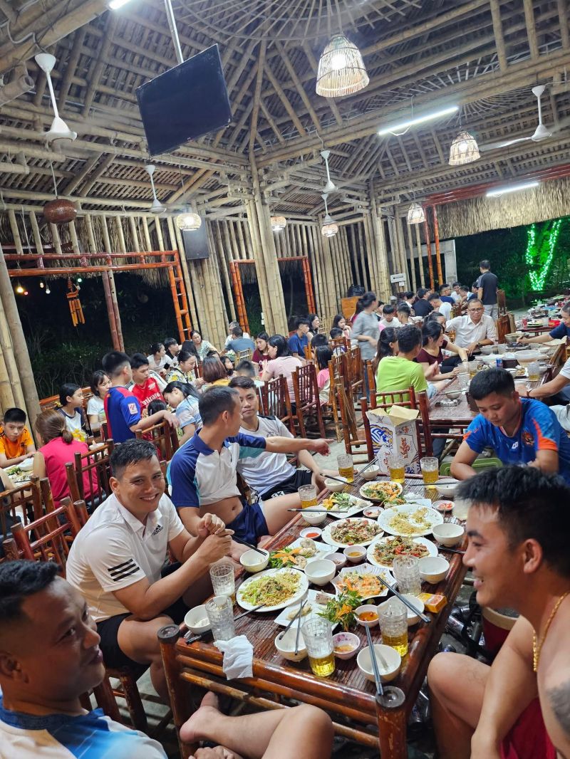 Nhà Hàng Huệ Tiến